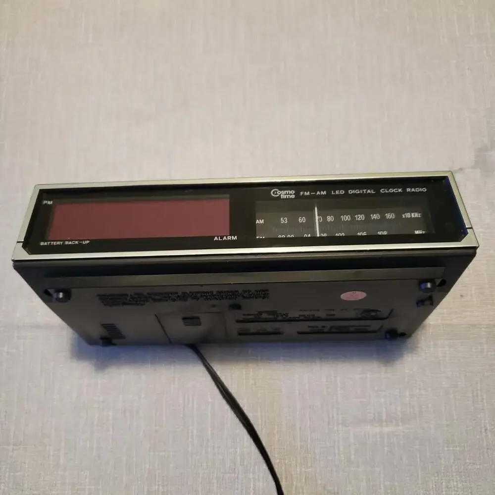 VTG Cosmo AM-FM LED Digital Clock Radio (Model CR 2002)